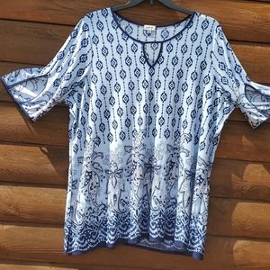 Avenue 26/28 Blue split sleeve pretty blouse
